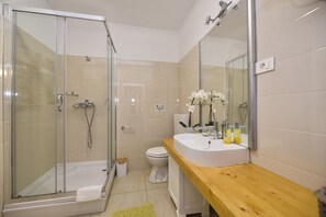 City House, 3 Bedrooms, Terrace, Garden View (Private Garden) | Bathroom shower