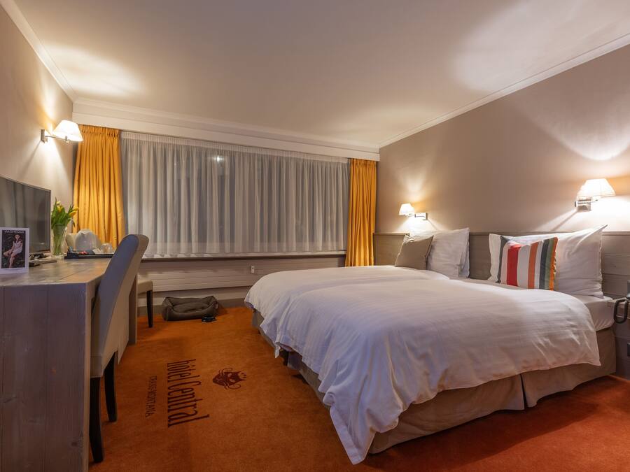Twin Room | Minibar, desk, blackout curtains, iron/ironing board
