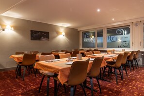 Free daily continental breakfast  - Hotel Central (Crans-Montana)
