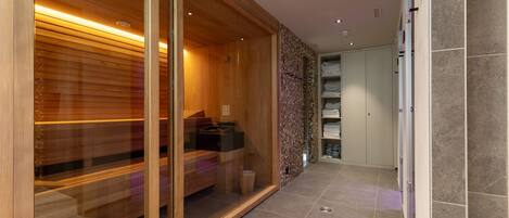 Sauna, baño de vapor, tratamientos corporales y tratamientos faciales