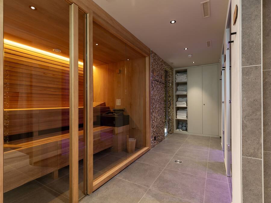 Een sauna, een stoombad, lichaamsbehandelingen, gezichtsbehandelingen