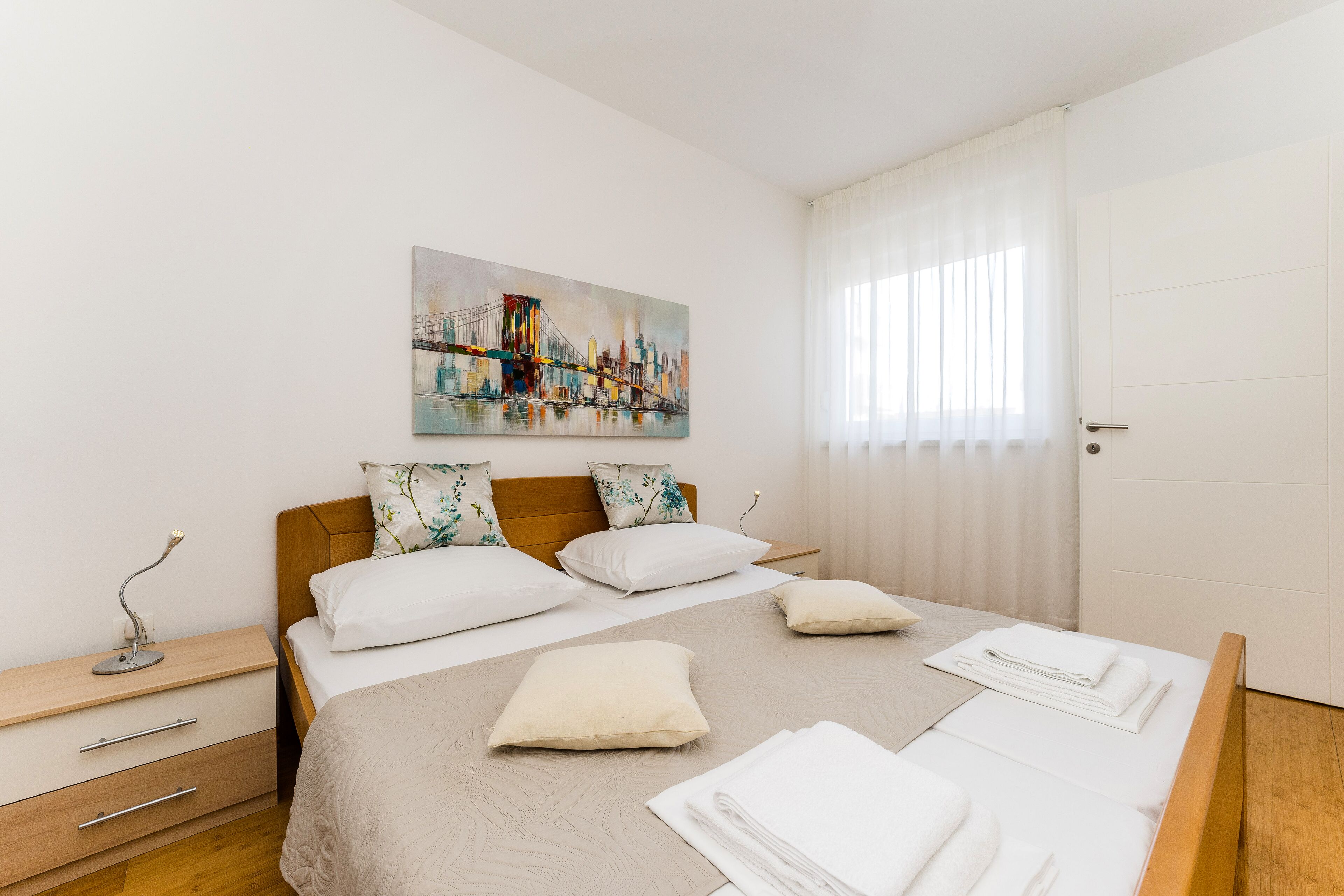 Apartamento superior, 2 quartos, sacada (A4) | 2 quartos, Wi-Fi de cortesia, roupa de cama