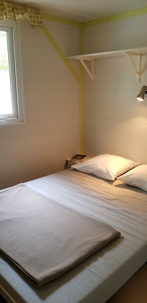Individually decorated, individually furnished, iron/ironing board - Camping les Bo-Bains (Badefols-sur-Dordogne)