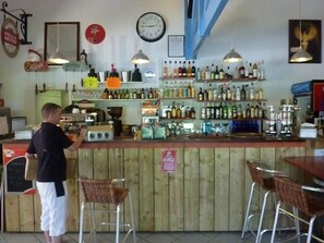 Bar (on property) - Camping les Bo-Bains (Badefols-sur-Dordogne)