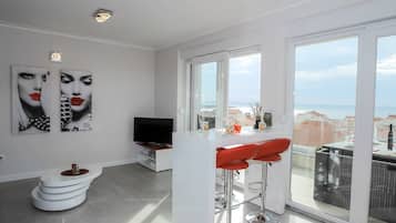 Televisi layar datar 45-inci dengan saluran TV satelit dan TV