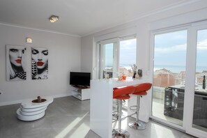 Deluxe Apartment, 2 Bedrooms, Sea View (Tomana A3) | Living area - Apartments Tomana (Novalja)