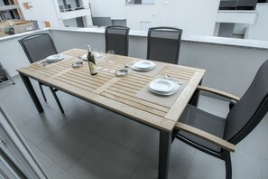 Outdoor dining - Apartments Tomana (Novalja)