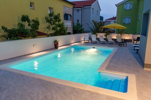 Outdoor pool, open 9:00 AM to 9:00 PM, pool umbrellas, sun loungers - Pool Apartments Lucky Luke (Novalja)