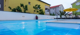 Pool Apartments Lucky Luke