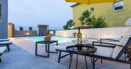 Pool Apartments Lucky Luke