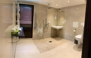 Gratis toiletartikelen, een haardroger, handdoeken