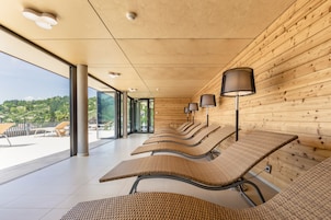 Un sauna, una bañera de hidromasaje, tratamientos corporales