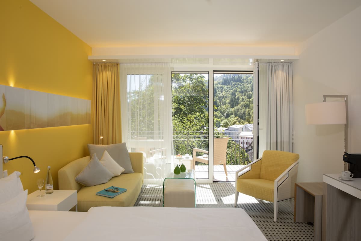 superior double room | 1 bedroom, in-room safe, desk, laptop workspace