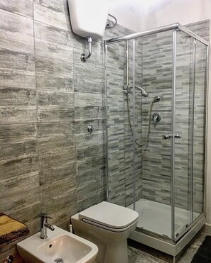 Room, Sea View | Bathroom - Il Ritrovo di Ulisse Bed & Breakfast (Villa San Giovanni)