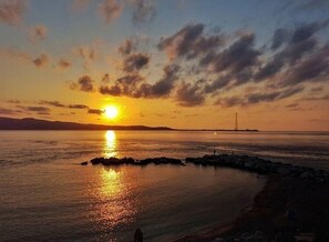 On the beach, sun-loungers, beach umbrellas - Il Ritrovo di Ulisse Bed & Breakfast (Villa San Giovanni)