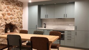 Family Apartment | Private kitchen - Miralmundo Alojamientos Rurales Ayna - HOSTAL RURAL (Ayna)