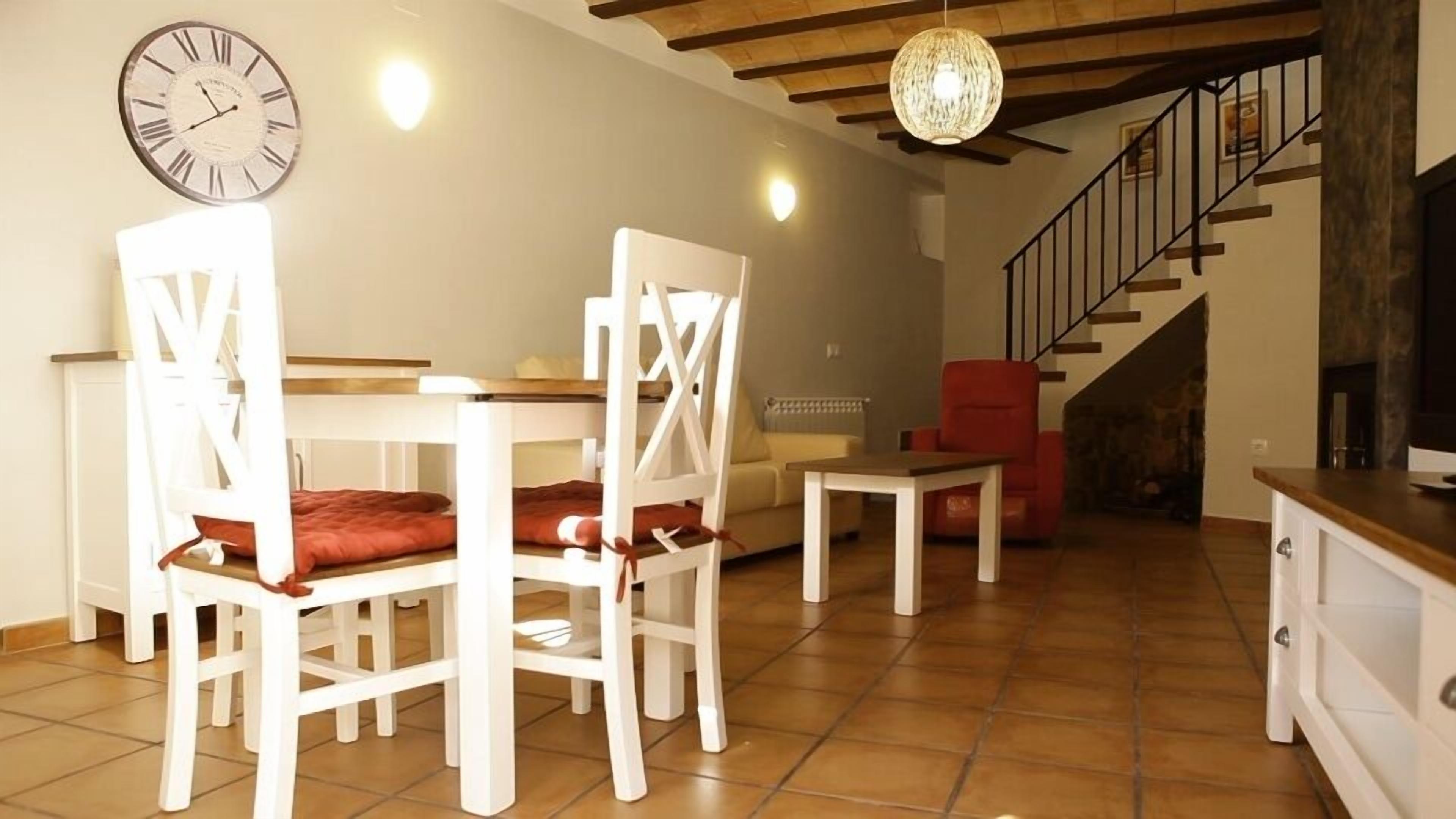 Apartment, 2 Bedrooms | Living room | Flat-screen TV