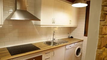 Apartment, 2 Bedrooms | Private kitchen