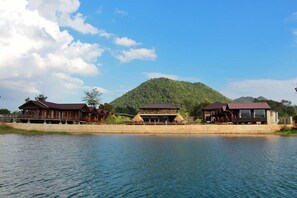 Exterior - Demoso Lodge - Hostel (Demoso)