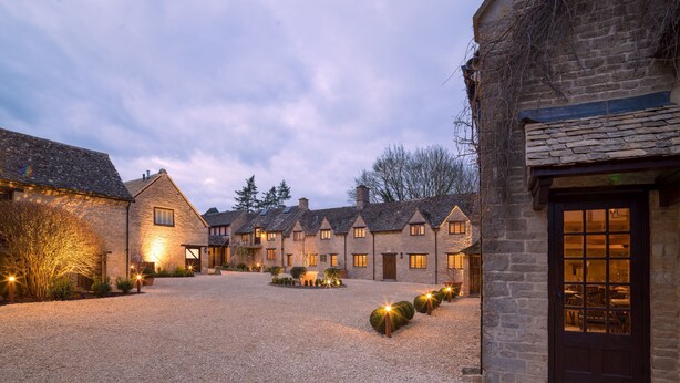 A stone building with a gravel driveway and multiple windows. - Old Swan & Minster Mill Hotel (Witney)