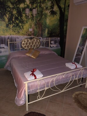 Luxury Room | Premium bedding, desk, laptop workspace, blackout drapes - B&B La Reggia (Caserta)