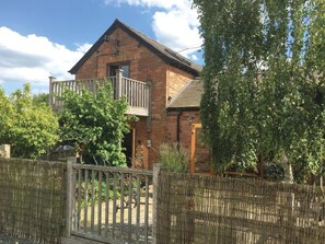 المنشأة من الخارج