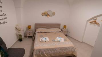 Doppelzimmer, Erdgeschoss | 1 Schlafzimmer, Schreibtisch, Bügeleisen/Bügelbrett