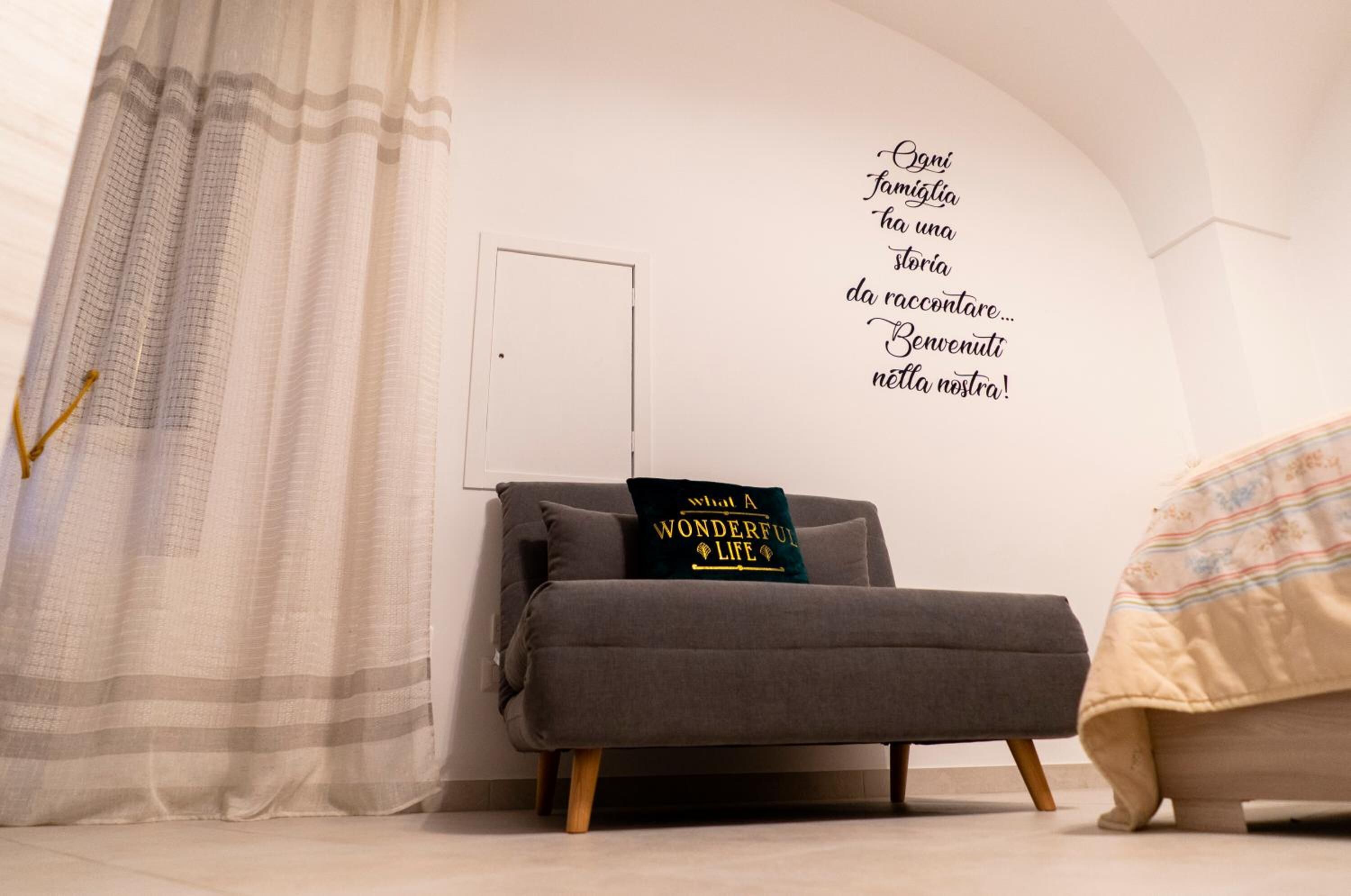 1 Schlafzimmer, Schreibtisch, Bügeleisen/Bügelbrett