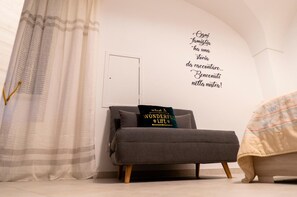 1 bedroom, desk, iron/ironing board, free cribs/infant beds - Il Vicolo B&B (Putignano)