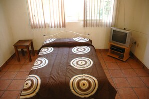 Casa, 3 habitaciones, piscina privada | 3 dormitorios, tabla de planchar con plancha, wifi gratis