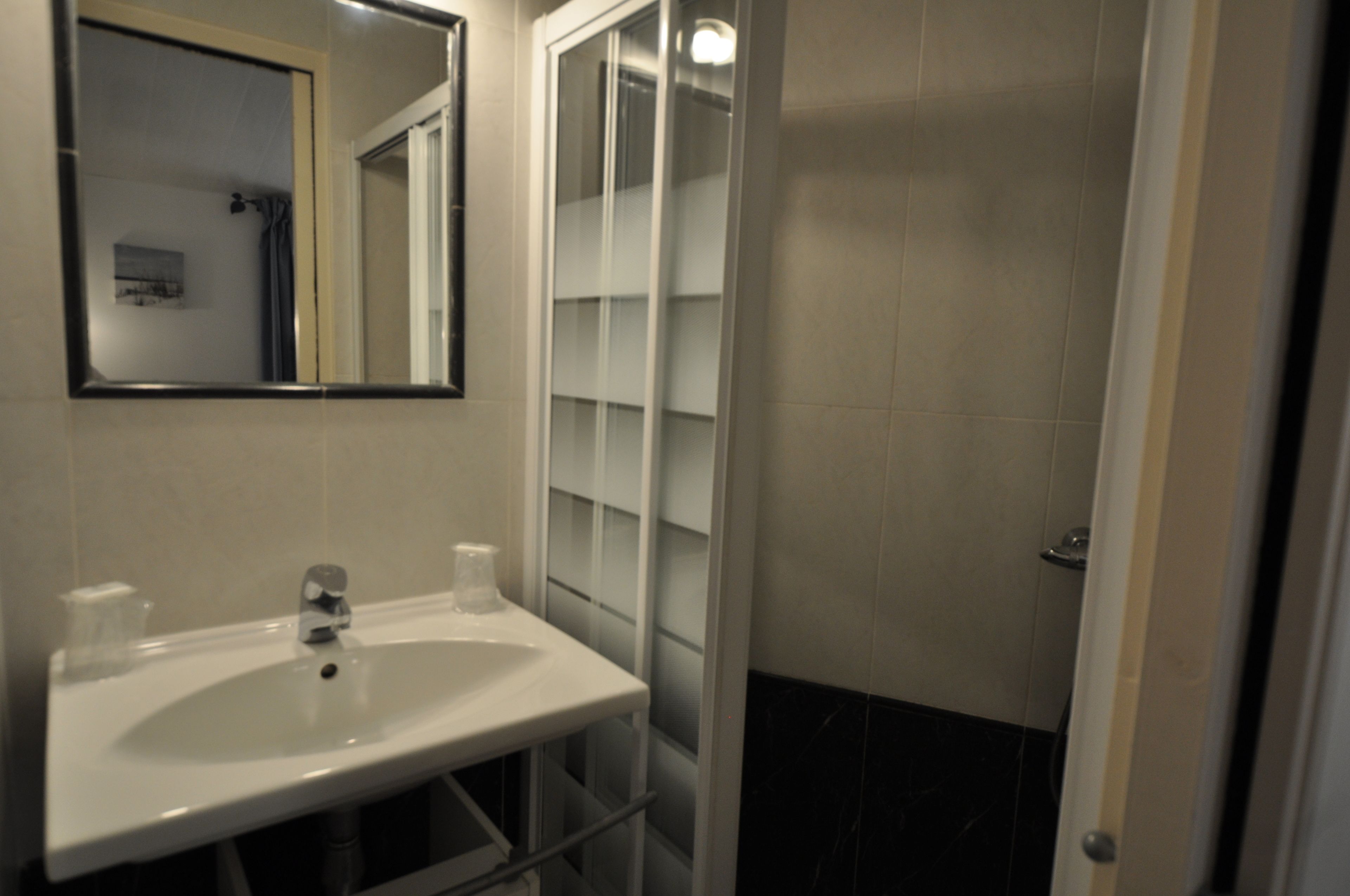 double room | bathroom | shower, rainfall showerhead, free toiletries, hair dryer