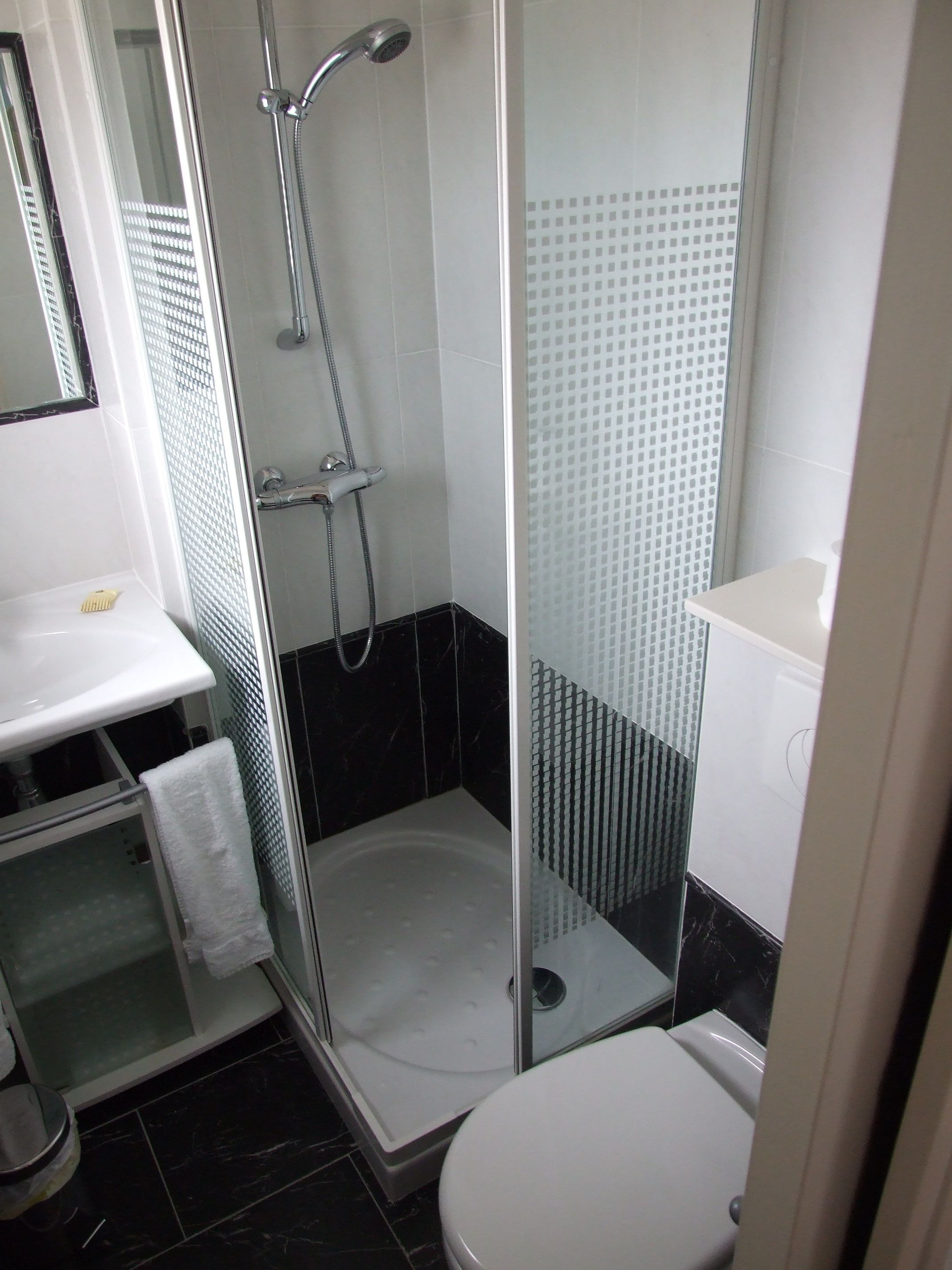 twin room (echasse) | bathroom | shower, rainfall showerhead, free toiletries, hair dryer