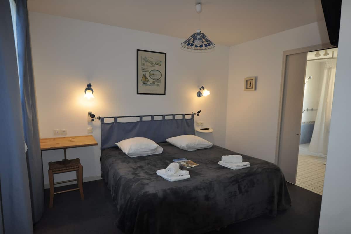 double room, accessible | hypo-allergenic bedding, individually decorated, individually furnished
