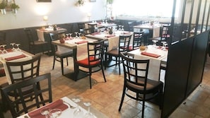 Restaurant - Hotel Restaurant L'Emeraude (Les Portes-en-Re)