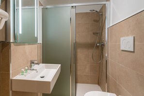 Standard Double Room, Non Smoking | Bathroom | Shower, hair dryer, bidet, towels - B&B Hotel Roma Pietralata Tiburtina (Rome)