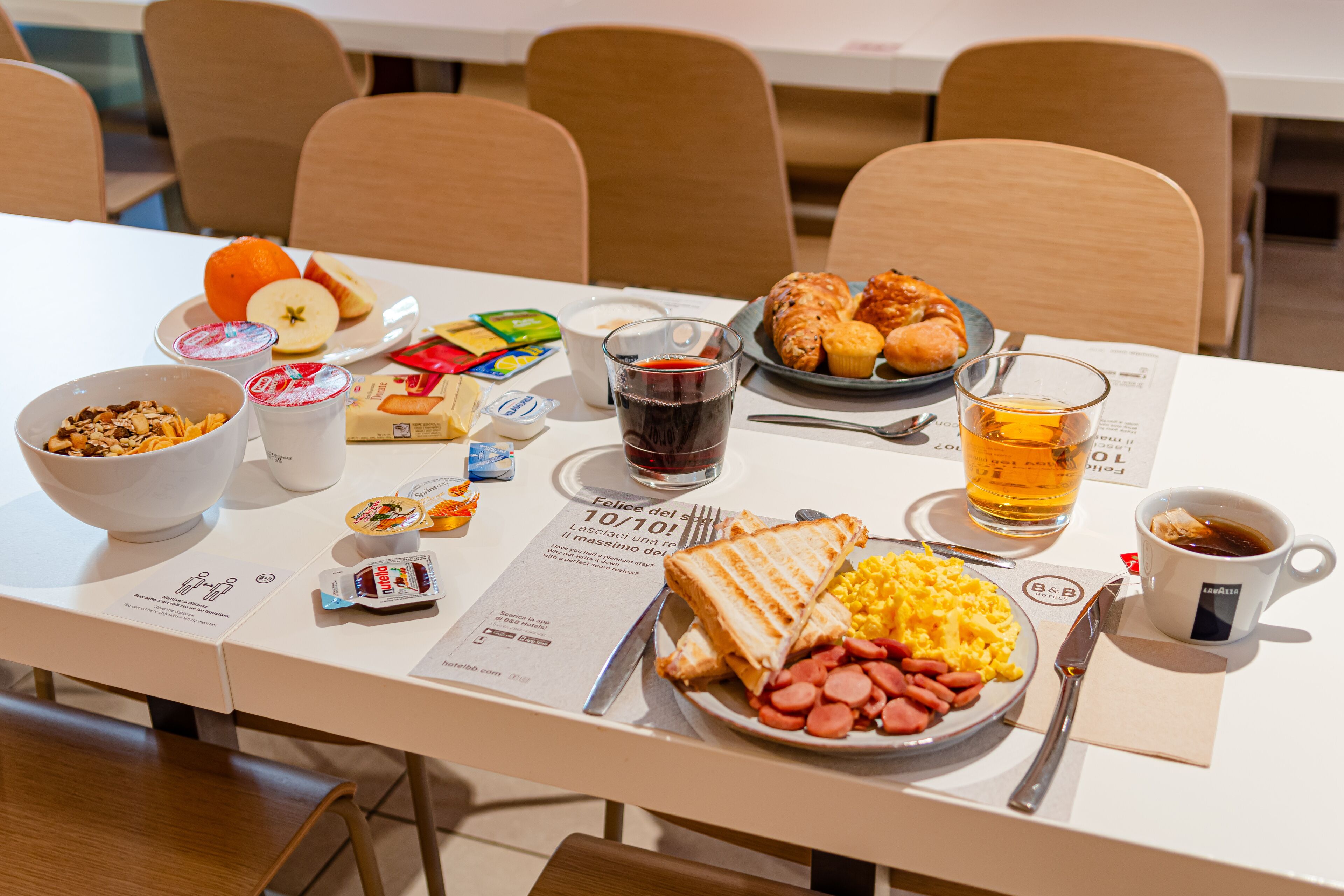 Tägliches Frühstücksbuffet (7.20 EUR pro Person)