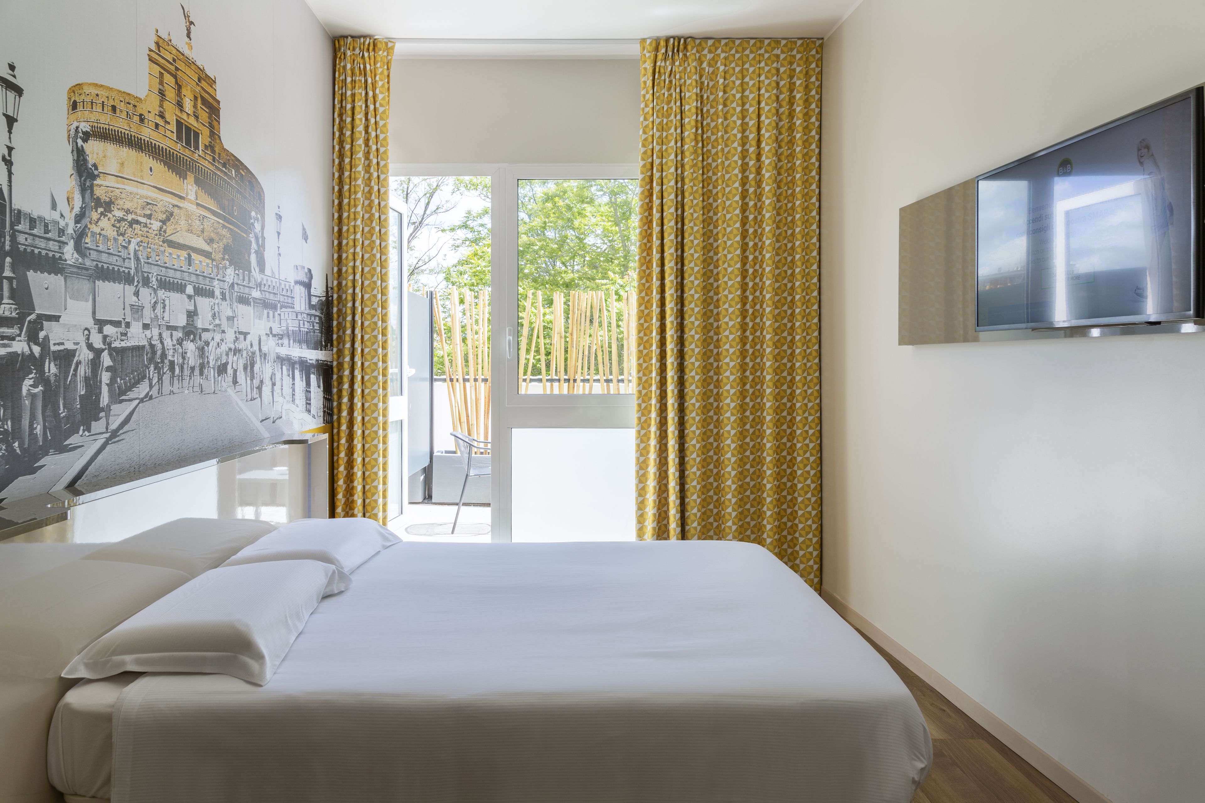 Standard Double Room, Non Smoking, Terrace | In-room safe, desk, blackout drapes, soundproofing