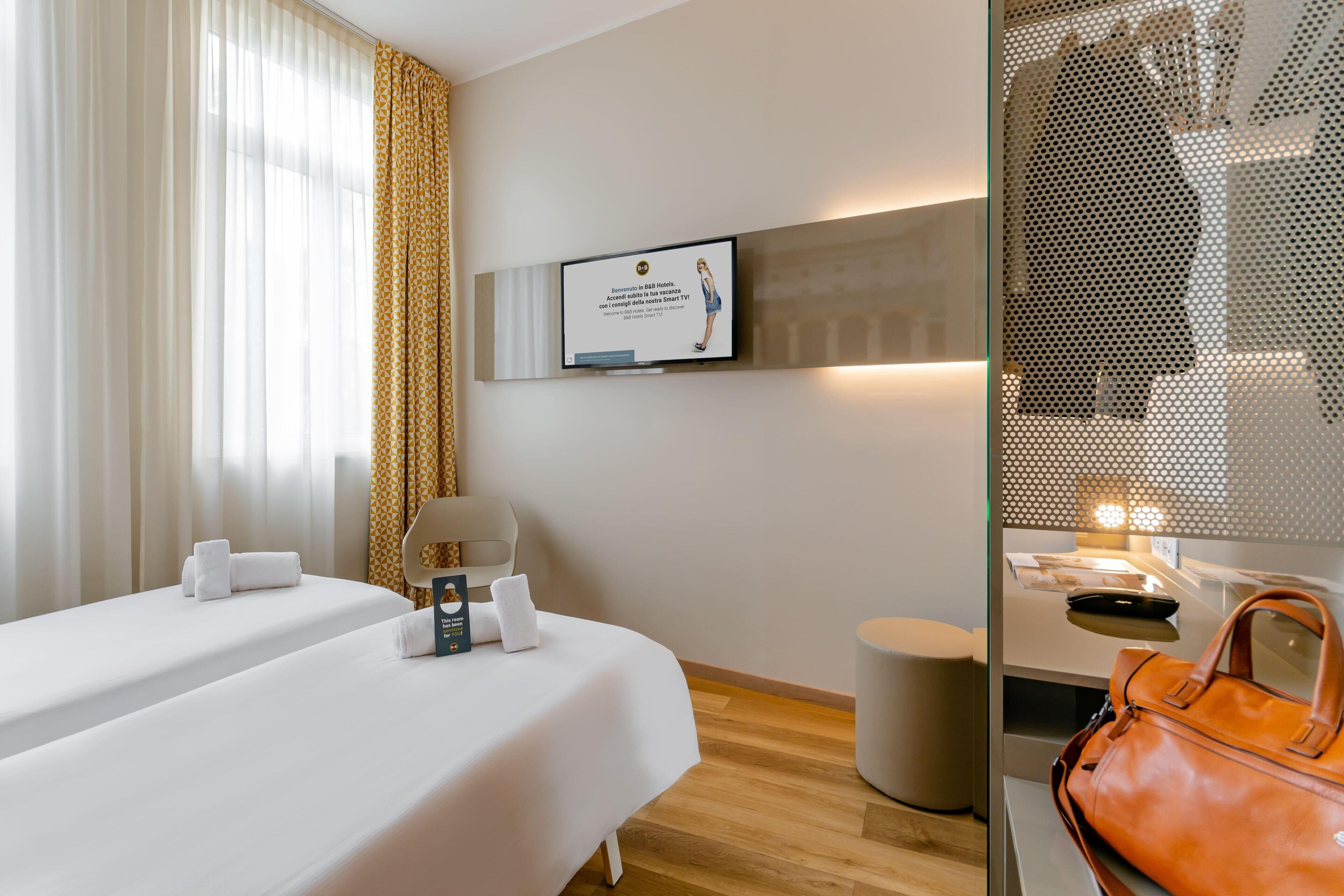 Standard Twin Room, Non Smoking | In-room safe, desk, blackout drapes, soundproofing