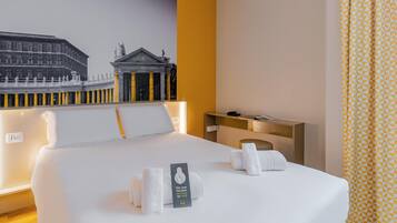 Standard Double Room, Non Smoking | In-room safe, desk, blackout drapes, soundproofing