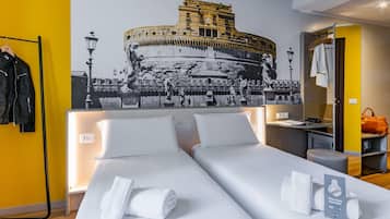 Standard Triple Room, Non Smoking | In-room safe, desk, blackout drapes, soundproofing