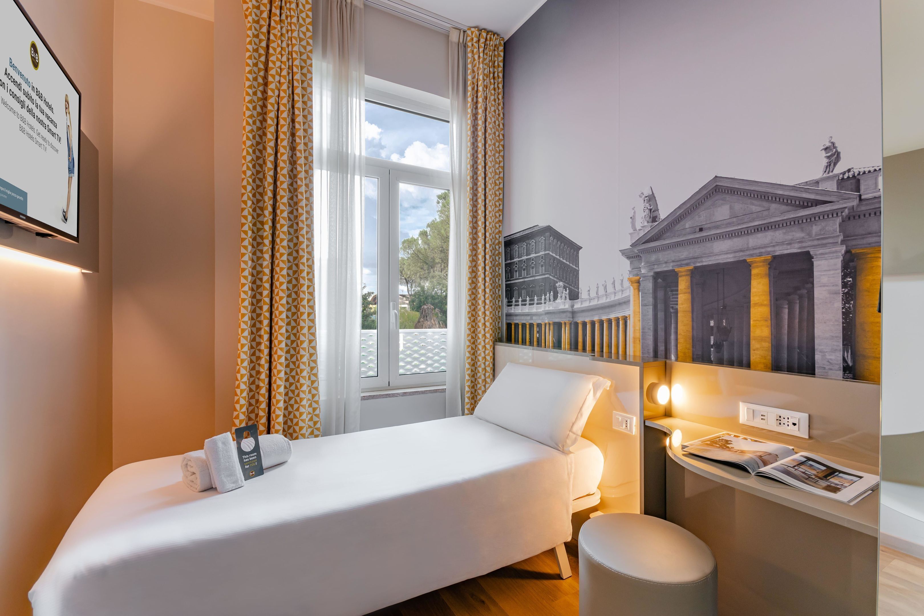 Caja de seguridad en la habitación, escritorio y cortinas blackout 