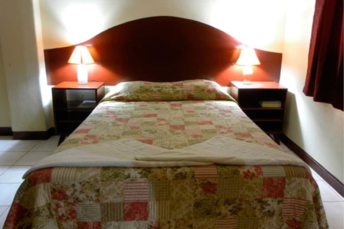 Classic Single Room, 1 Double Bed, Non Smoking | Bed sheets