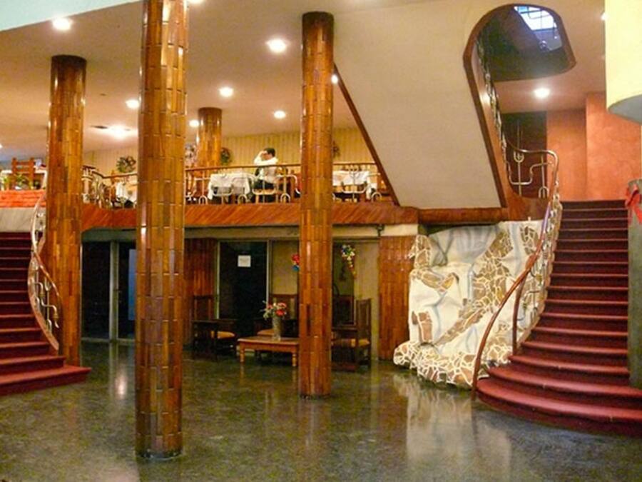 Breakfast and lunch served, local cuisine