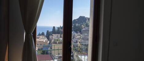 Camera con letto matrimoniale o 2 letti singoli, balcone (Sicilia) | Vista dalla camera