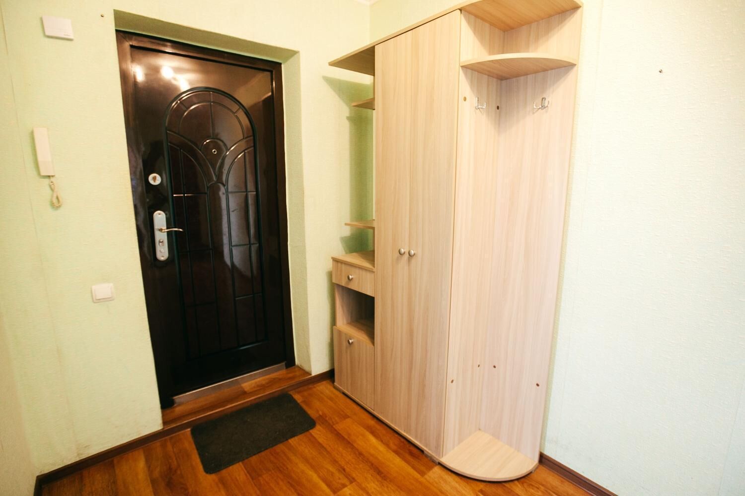 2 Schlafzimmer, schallisolierte Zimmer, Bügeleisen/Bügelbrett