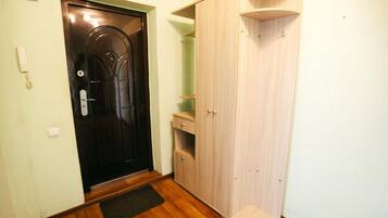 2 Schlafzimmer, schallisolierte Zimmer, Bügeleisen/Bügelbrett