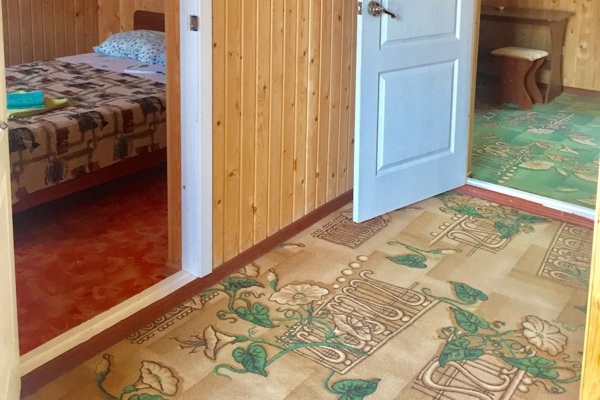 In-room safe, desk, iron/ironing board, bed sheets