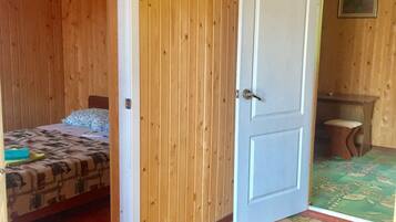 Chambre Familiale | Coffres-forts dans les chambres, bureau, fer et planche à repasser