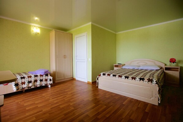 Superior Triple Room | In-room safe, desk, iron/ironing board, bed sheets - Rodnichok Guesthouse (Anapa)