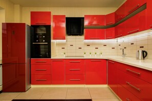 Apartemen Mewah, Bebas Asap Rokok, pemandangan kota | Dapur pribadi | Lemari es dan microwave